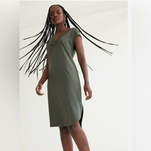 V-neck shift dress - Picture 3 of 7